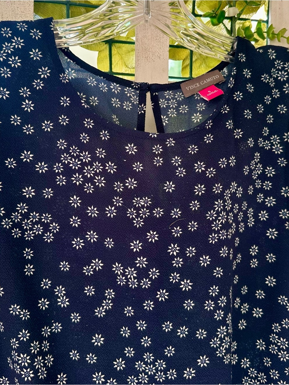 Vince Camuto Floral Tie-Hem Sleeveless Blouse Navy White Size Small - Picture 3 of 5